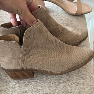 Lucky Brand Textured Tan Ankle Booties